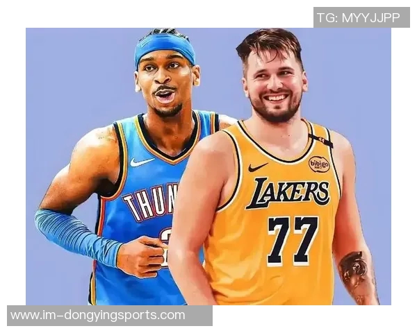 小里与拉拉维亚合影NBA商店东契奇调侃球迷买不买自己球衣